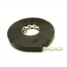 Bandă metalică perforată pentru prinderea indicatoarelor de stâlpi