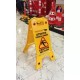 Indicator podea umedă, limba română şi engleză