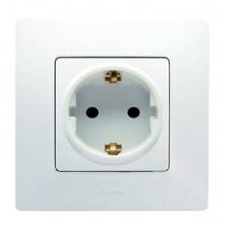 Priza schuko simpla Legrand Niloe 396473, incastrata, rama inclusa, contact de protectie, alba